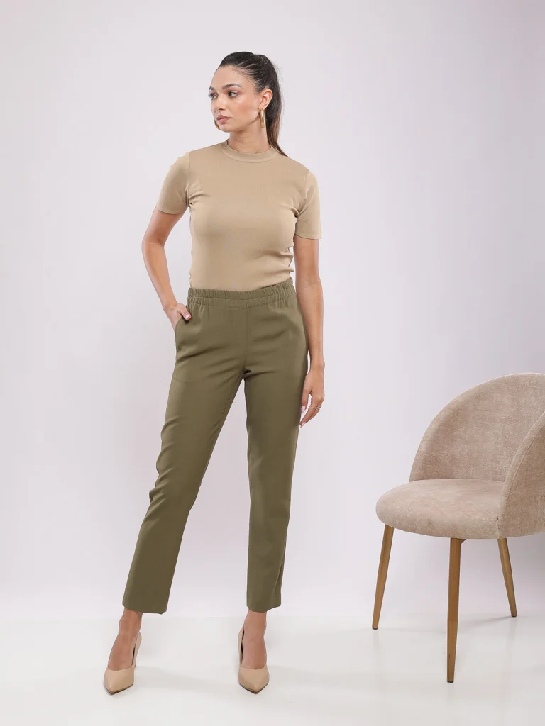Pantalon 7/8ème fuselé à taille élastiquée
