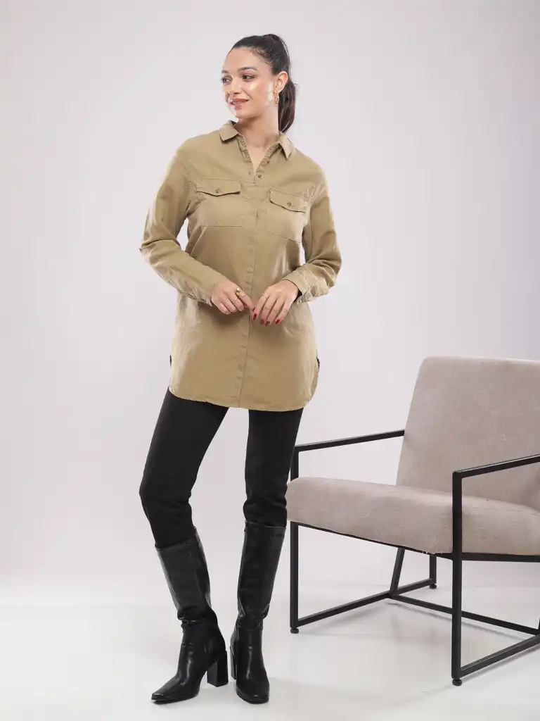 Chemise longue à poches cargo