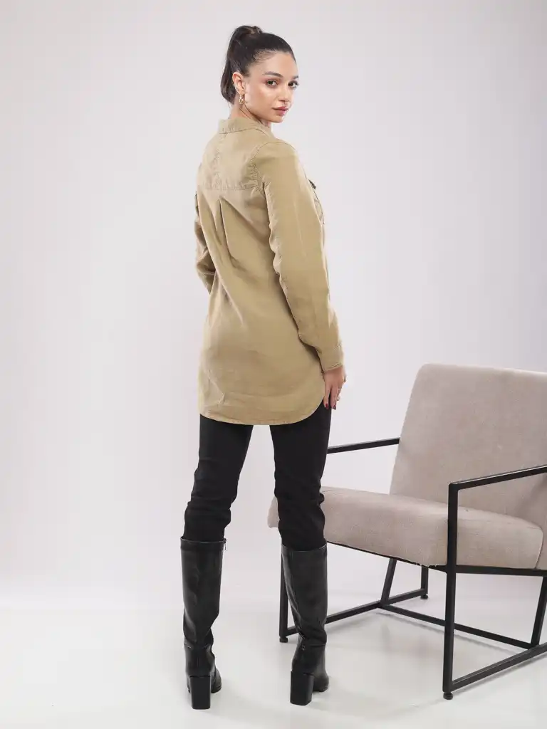 Chemise longue à poches cargo