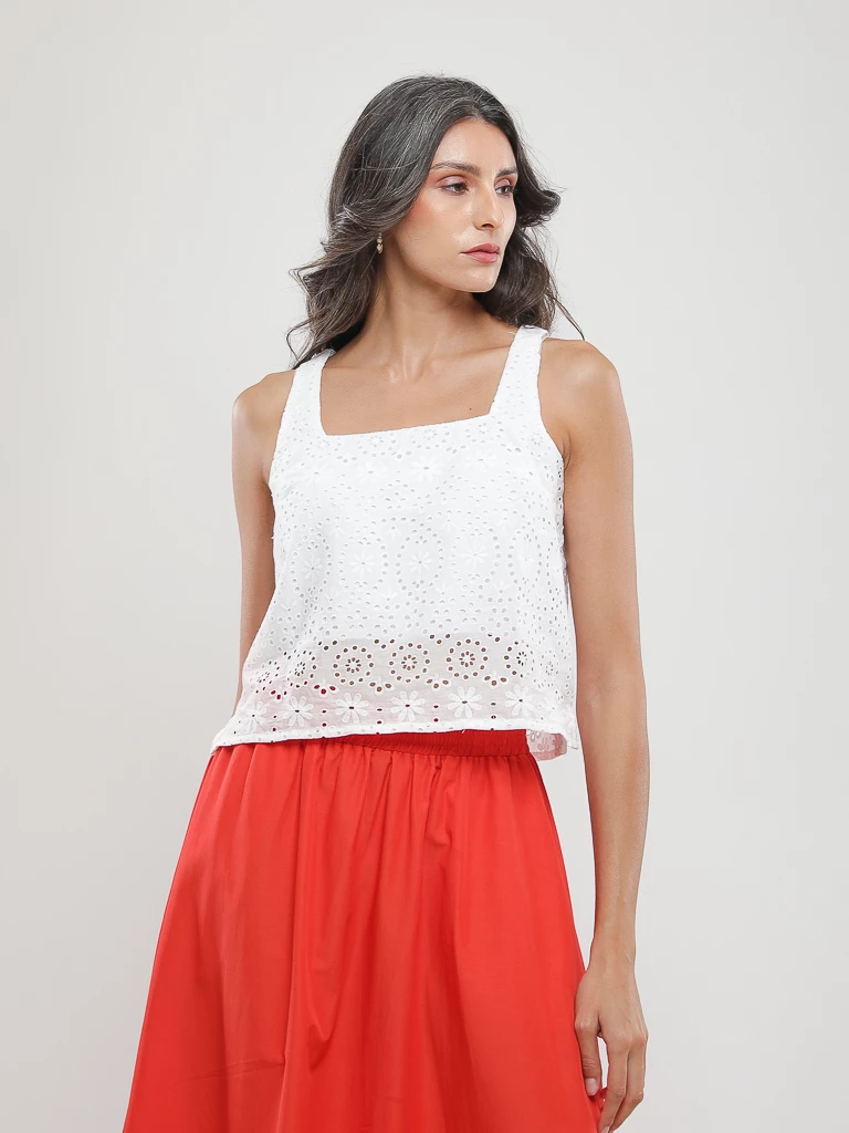 Top court en broderie anglaise