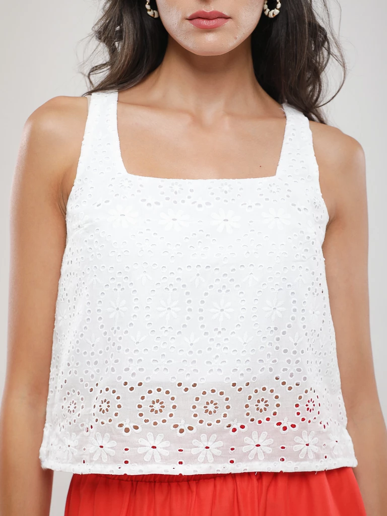 Top court en broderie anglaise