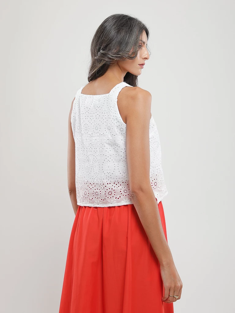 Top court en broderie anglaise