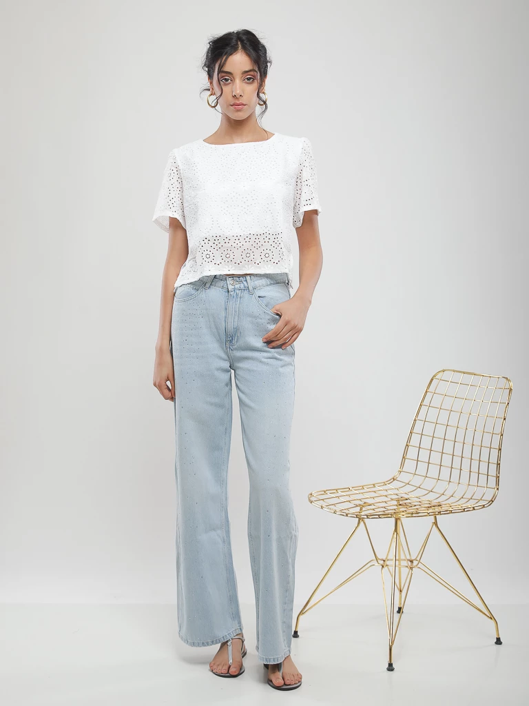 Blouse courte en broderie anglaise