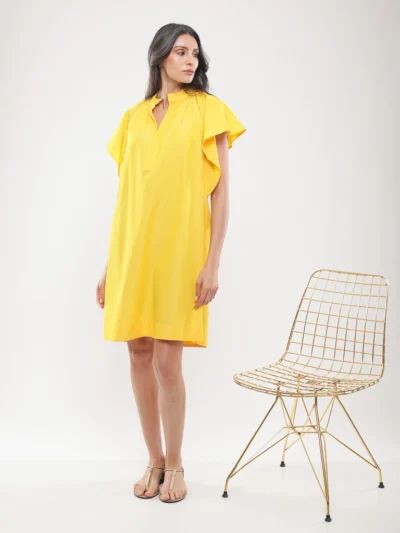 Robe courte manches à volants