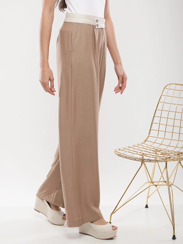 Pantalon large à ceinture contrastante