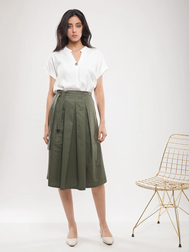 Jupe midi plissée à ceinture nouée