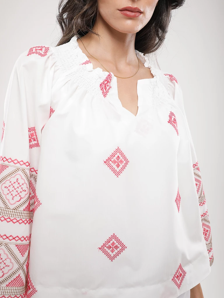 Blouse brodée manches larges