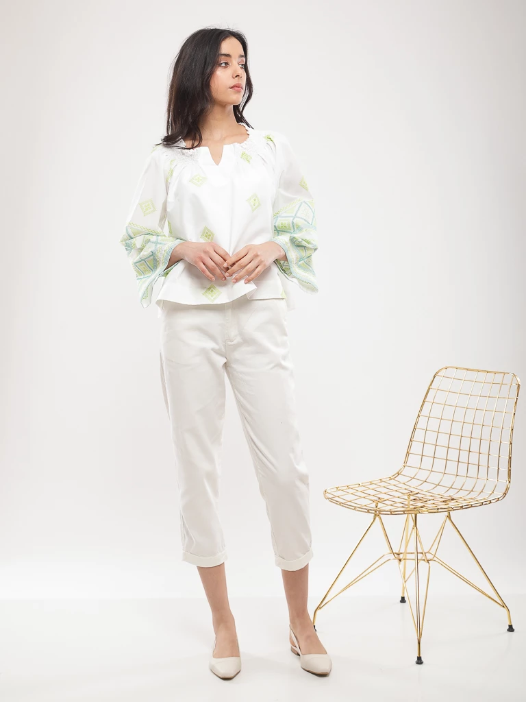 Blouse brodée manches larges
