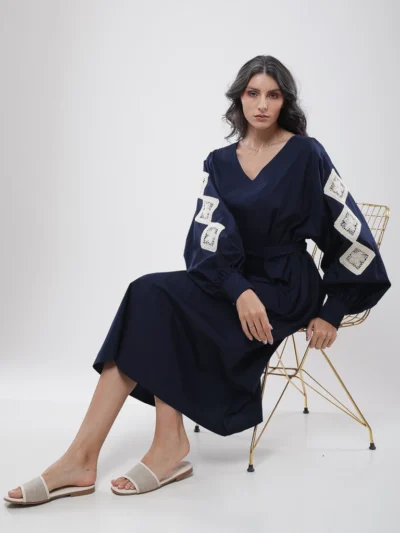 Robe midi manches brodées