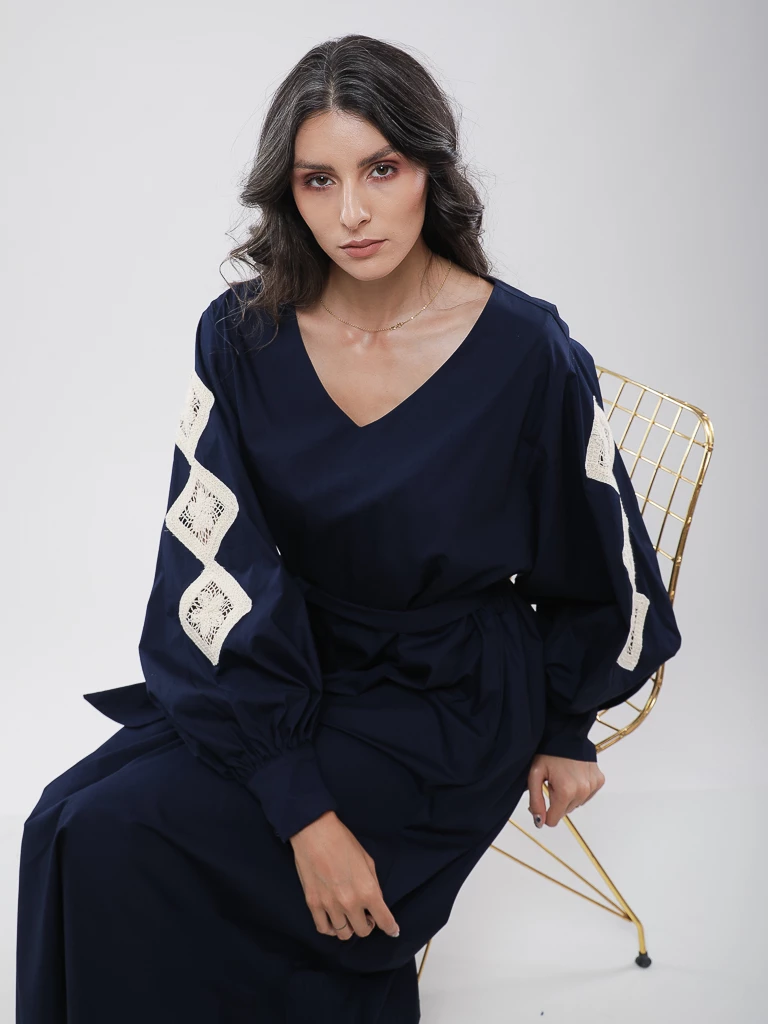 Robe midi manches brodées