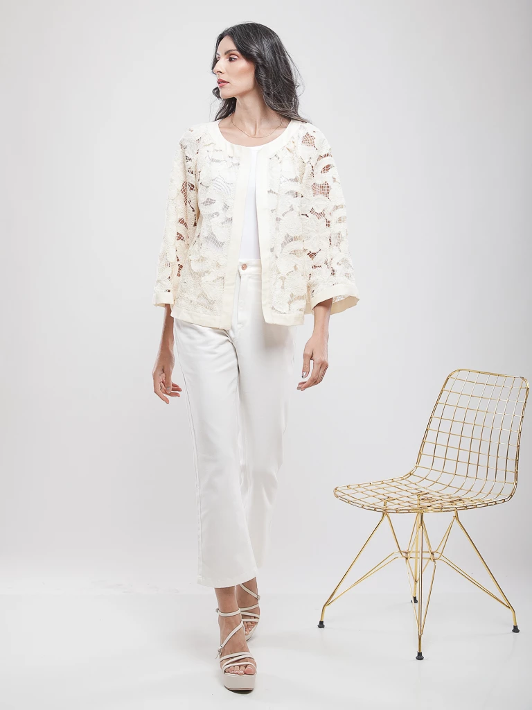 Veste courte en dentelle