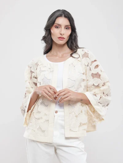Veste courte en dentelle