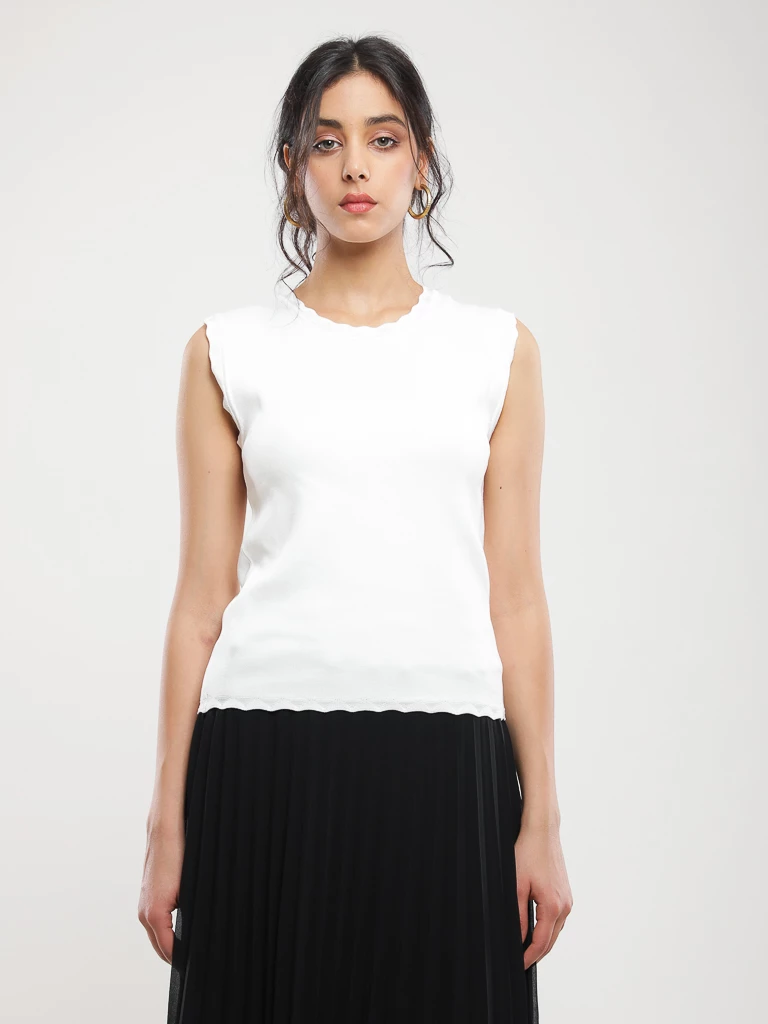 Top en maille à finitions festonnées