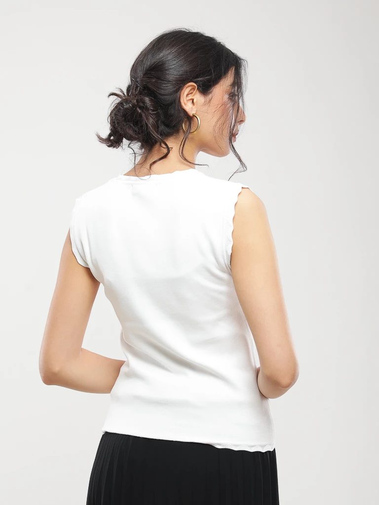 Top en maille à finitions festonnées