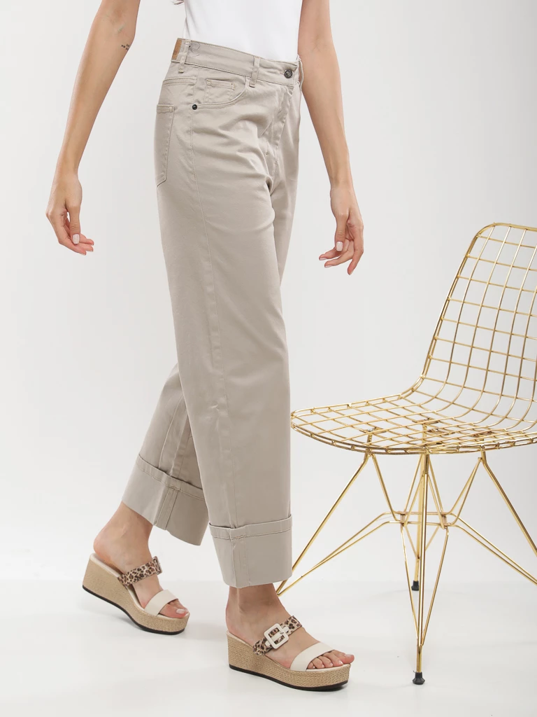 Pantalon droit à larges revers