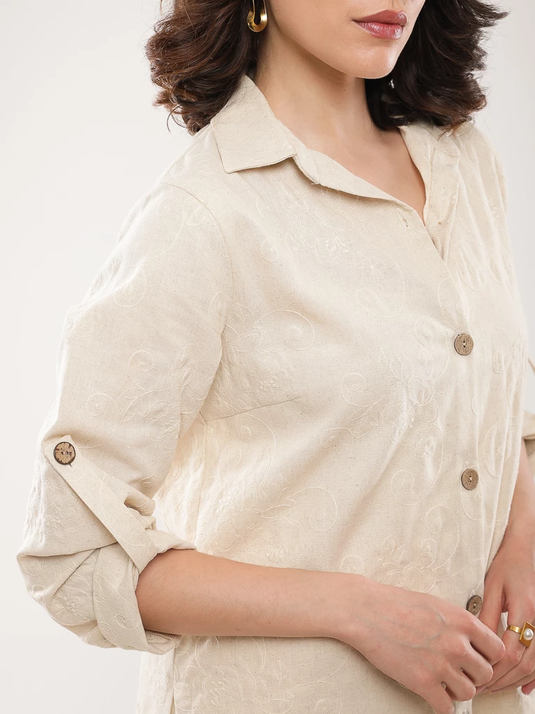 Chemise longue brodée en lin