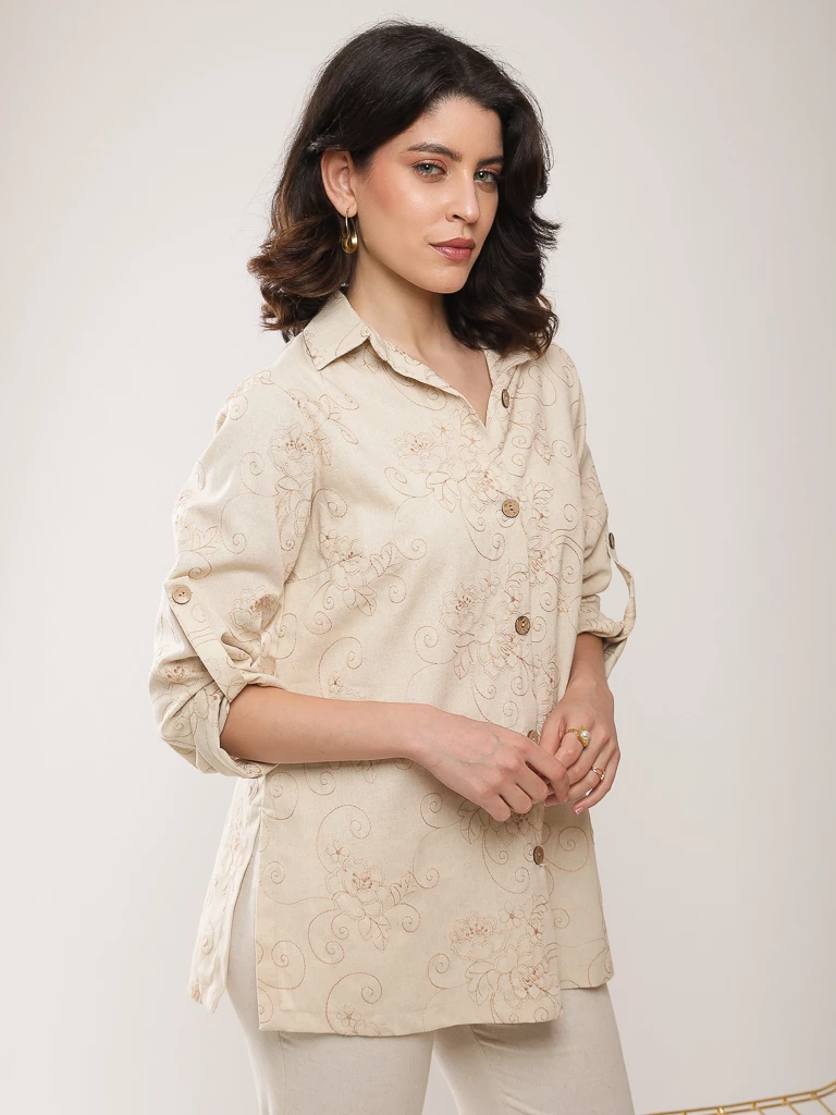 Chemise longue brodée en lin