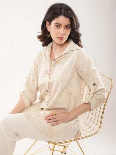 Chemise longue brodée en lin