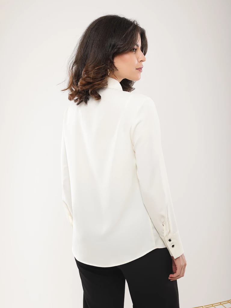 Chemise fluide à noeuds contrastants