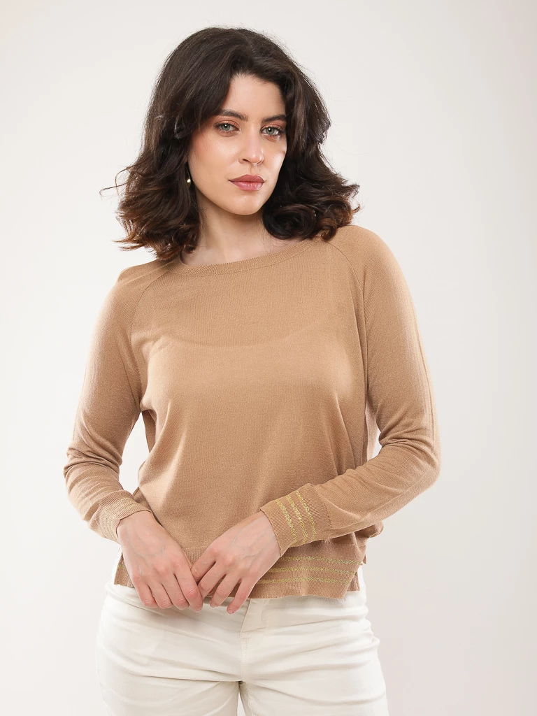 Pull en maille à rayures dorées