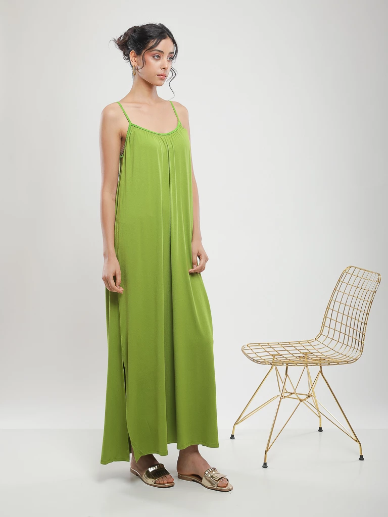 Robe longue à fines bretelles