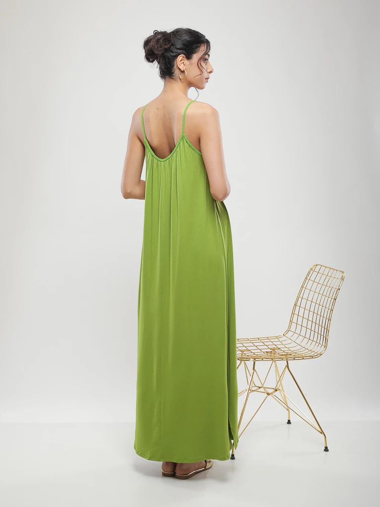 Robe longue à fines bretelles