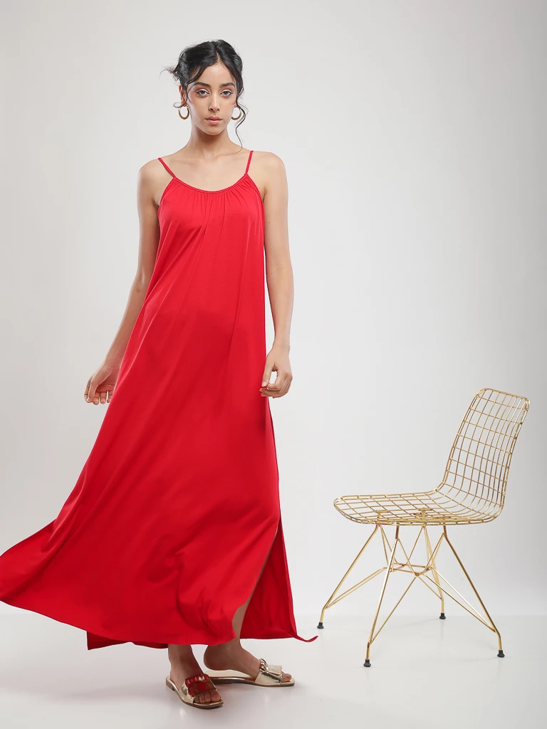 Robe longue à fines bretelles