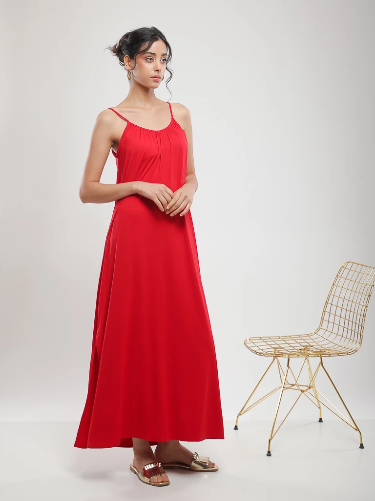 Robe longue à fines bretelles