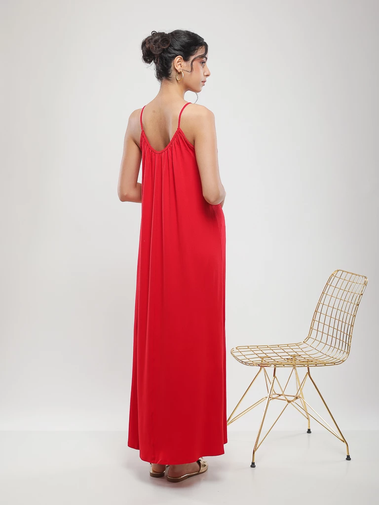 Robe longue à fines bretelles