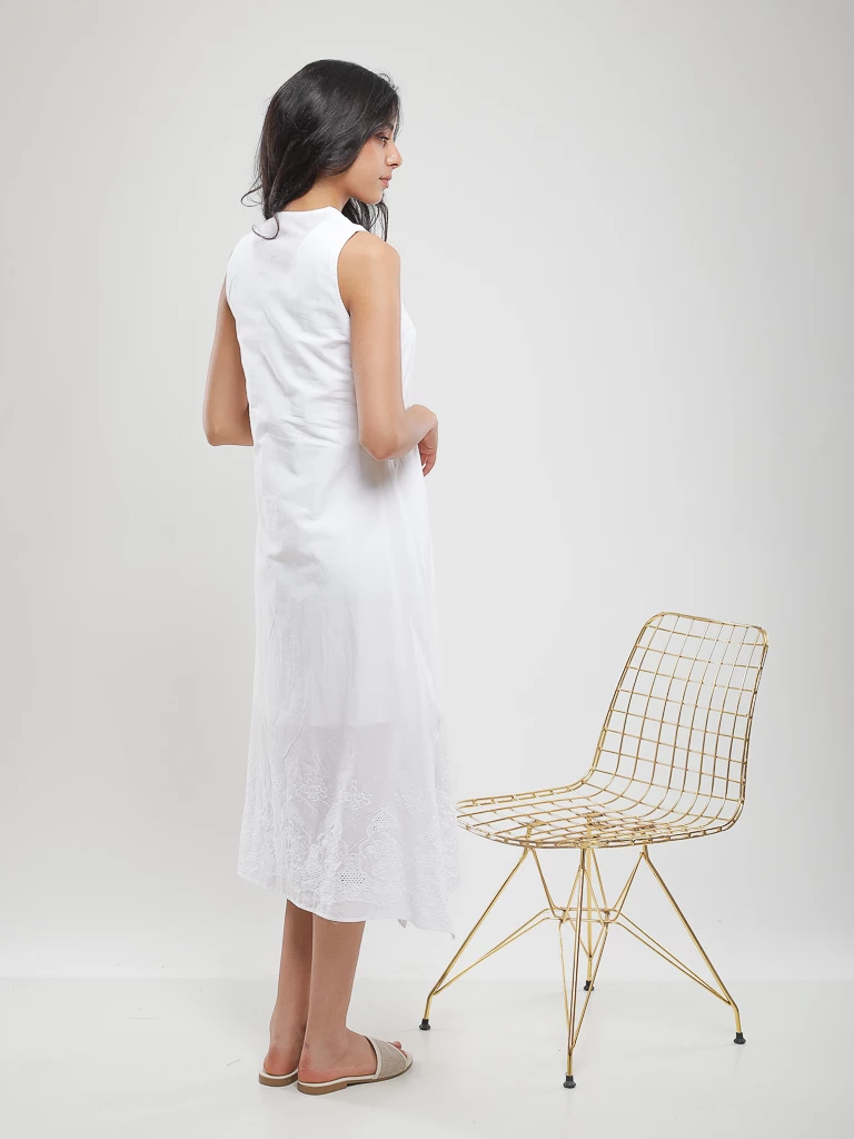 Robe midi sans manches brodée