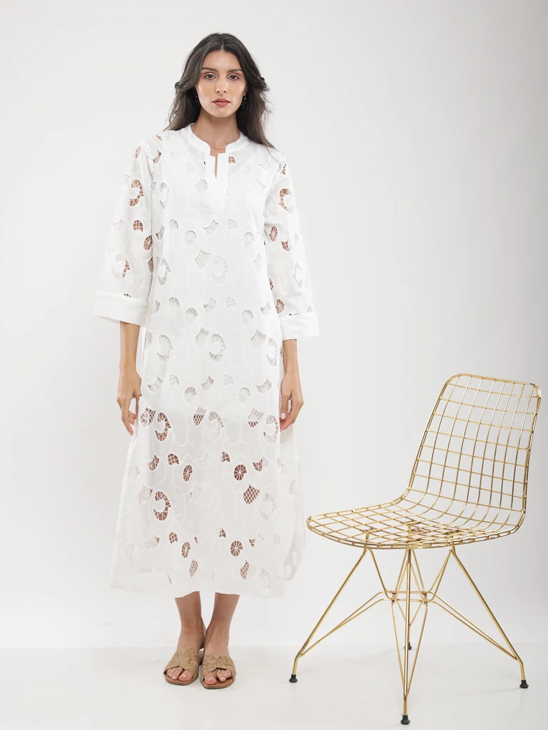 Robe midi blanche en broderie