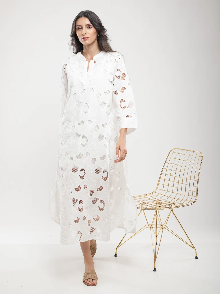 Robe midi blanche en broderie