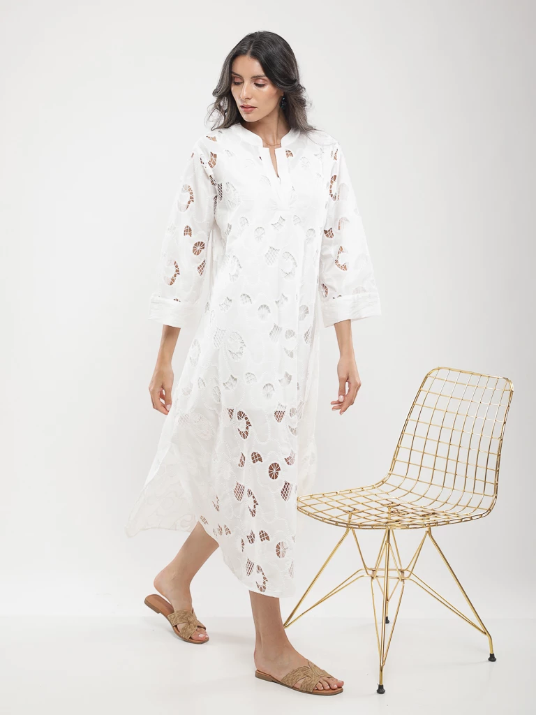 Robe midi blanche en broderie