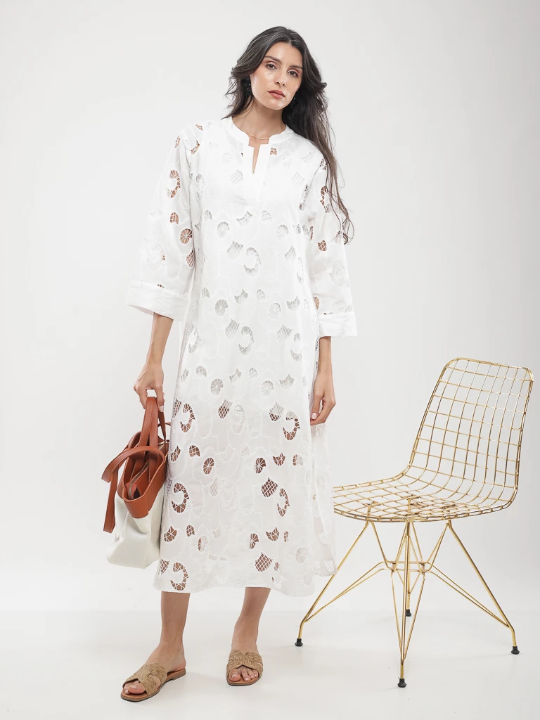 Robe midi blanche en broderie