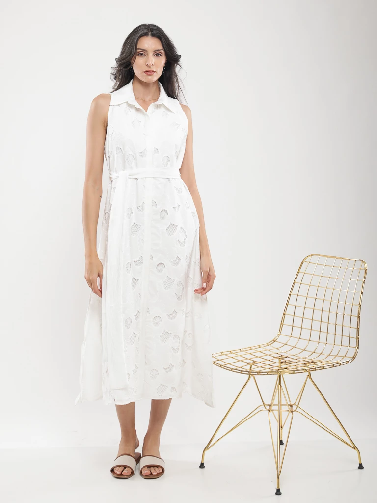 Robe midi sans manches en broderie