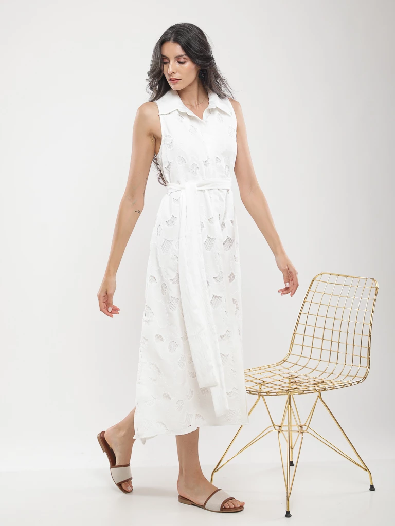 Robe midi sans manches en broderie