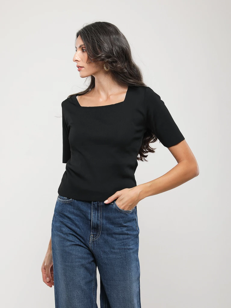 PULL EN MAILLE MANCHES COURTES